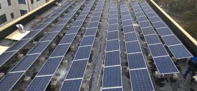 Cina Sostenitori di montaggio fotovoltaici anodizzati per moduli solari senza telaio in vendita