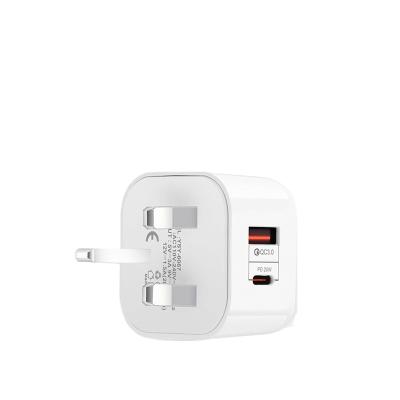 China Hot Selling Mobile Phone 2022 USB Wall Charger Super USB PD 20w Charger Dual Port Type QC 3.0 Fast Charging Charger for sale