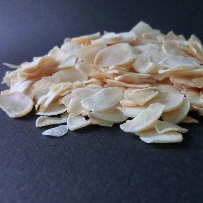 China Dried Dehydrated Garlic Flakes Dried Garlic Slice Supply for sale