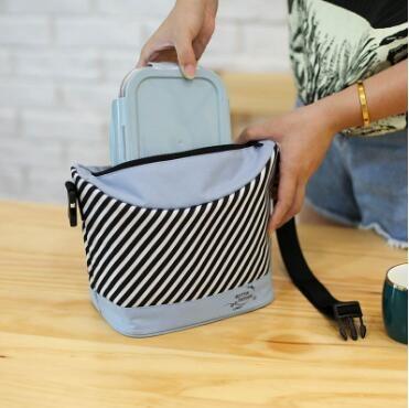 China Waterproof Waterproof Polyester Lunch Bag Adult Insulated Cooler Bag Students Picnic Bag for sale