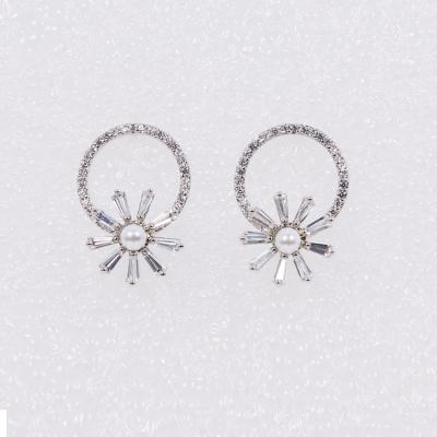 China New design 925 silver earrings cute flower shaped earrings set with diamonds earings for women 2021 for sale