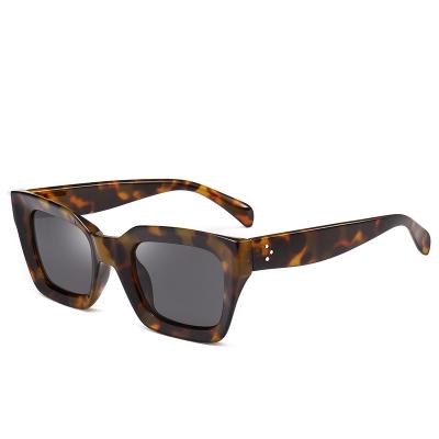 China Sunglasses fashion Europe and the United States rice nail sunglasses ladies trend sunglasses retro all-match classic high-grade glass for sale