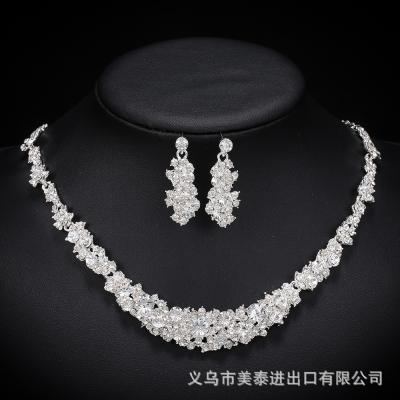 China Two-piece set accessories bridal wedding Korean style necklace earrings/2021 new Korean style rhinestone flower necklace for sale