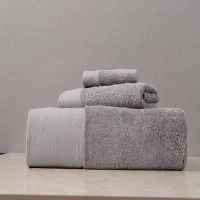 China Extra Large 70 x 140 White Gray 100% Sustainable Cotton Single Bath Towel for sale