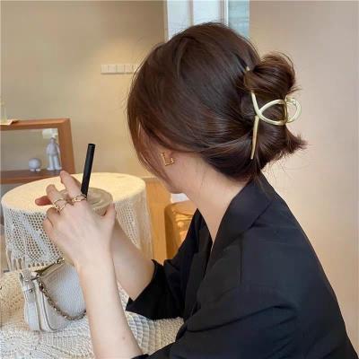 China Fashion Girls Wholesale Fashion Alloy Gold Headdress Hair Accessories Rose Hair Claw Metal Alloy Hair Claw Clip for sale