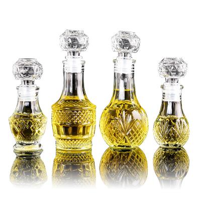 China 50ml luxury mini wine bottle carved crystal glass bottle whiskey alcohol fruit juice drink glass wine bottle with screw cap zu verkaufen