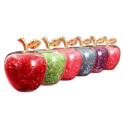 中国 Creative crystal apple paperweight filled with rhinestones as a souvenir gift crystal Christmas decoration 販売のため