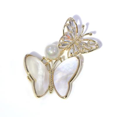 China Newest Design Brass Brooch Pins Crystal Double Butterfly Brooches Pearl Cheap Brooch for sale