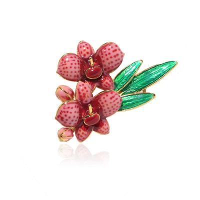 China Christmas Brass Brooch Maker Flower Red Gold Plated Enamel Brooches Women Brooch Pin for sale