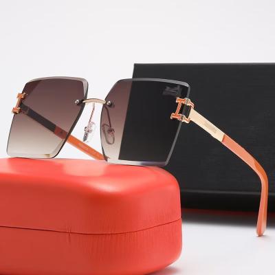 China Fashion sunglasses shape sunglasses men's and women's luxury designer sunglasses large frame retro travel anti-glare sunglasses 1688 for sale