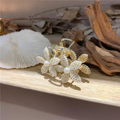 China Fashion Hair Accessories Early South Korea Spring Flower Pearl Hair Ornament ClipHairpins for sale