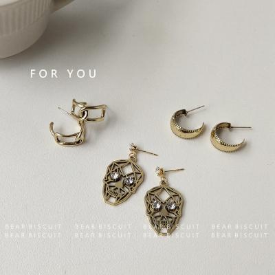 China Simple Korean fashion jewelry old hip hop skull earrings silver stiletto creative punk TRENDY earrings 925 for sale