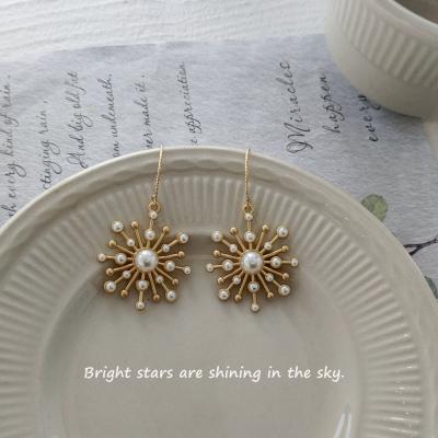 China Trendy matte fashion jewelry Korean 2021 female pearl earrings new design snowflake cool explosion earrings for sale