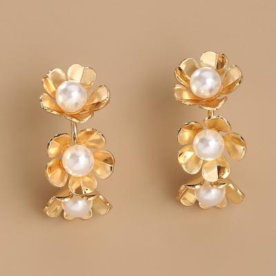 China Popular TRENDY jewelry earrings for women fashion 3 flower c-shaped earrings for sale