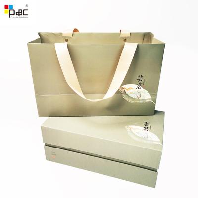 China 300g C1s Metal Recyclable Paper Loop Ribbon Small Gift Paper Bag With Custom Logo for sale