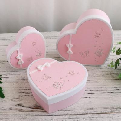 China High Quality Recycled Materials Gift Box For Cosmetic Wrapping Wallets Candy Girl Gift For Christmas Birthday Present Heart Shaped Wedding Favors Box for sale