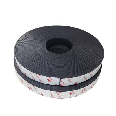 China Isotropic & Factory Wholesale Anisotropic Rubber Magnet Strip Rubber Magnet Magnetic Strip With Self Adhesive for sale