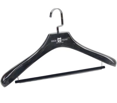 China SHOW UP Luxury Good Quality Shiny Wooden Suit Hanger Color Mens Suit Hanger Wooden Suit Hanger for sale