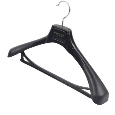 China Wide Shoulder Plastic Hanger With Pants Bar For Men Fits HA1545 Customized Cheap Black Plastic Wide Shoulder Hanger Suits Hanger With Pant Cross Bar For Jacket men suits coat for sale