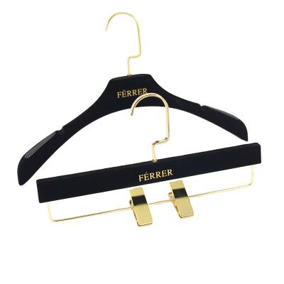 China Thick plastic hanger for women top and bottom NEW style YT2020 hot sale black clothes plastic hanger set for clothes velvet hanger for sale