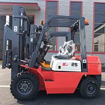 Chine Camion élévateur à forklift chinois de 2,5 tonnes CPCD25 moteur à moteur diesel Xinchai Mast de conteneur à changement latéral à vendre