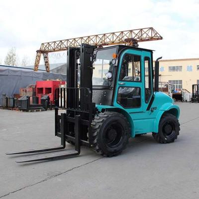 China 3000kgs 4 wiel aandrijving All Terrain Vorklift Chinese motor Te koop