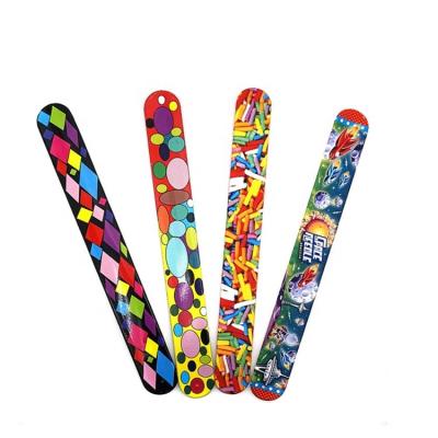 China Custom logo design kids arts and crafts colorful silicone slap bracelet world slap bracelet/personalized silicone slap bracelet for sale