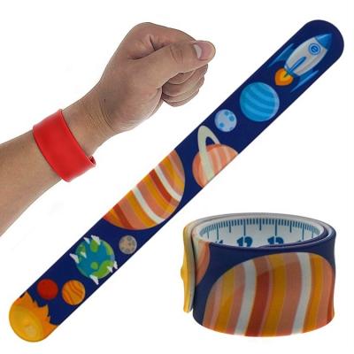 China Fashion Sedex Factory Silicone Slap Band Customize Silicone Snap Wristband With Ruler Slap Rubber Wristbands for sale