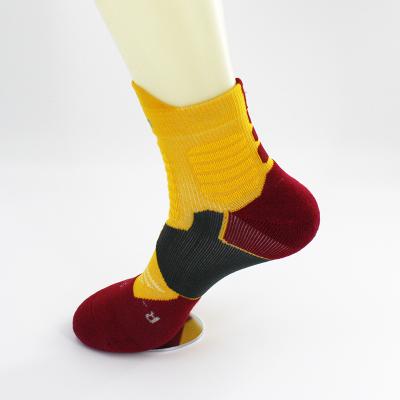 China Breathable High Quality Low Moq Sports Sock Elite Basketball Socks Custom for sale