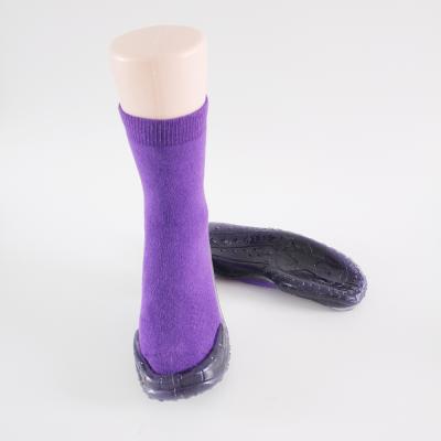 China Feature Anti-Slip Athletic Men Adult Rubber Sole Socks for sale