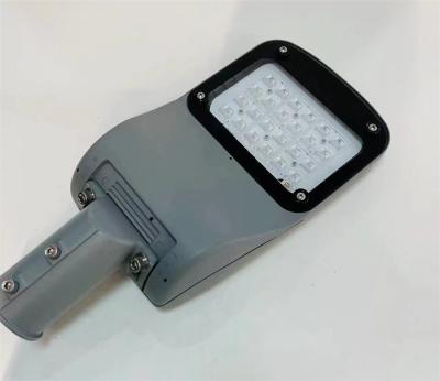 Cina 30W-70W LED Parcheggio luci e corpo liscio luci di strada esterne per la casa 92% efficienza energetica in vendita