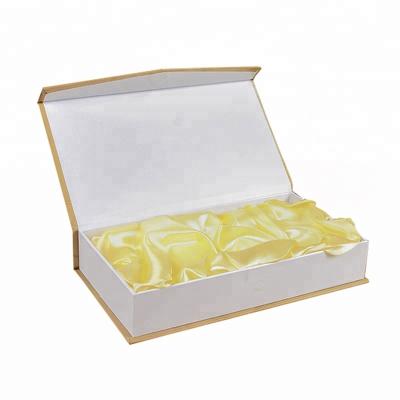 China Recyclable Custom Magnet Closure Cardboard Gift Boxes For Cosmetic Set for sale