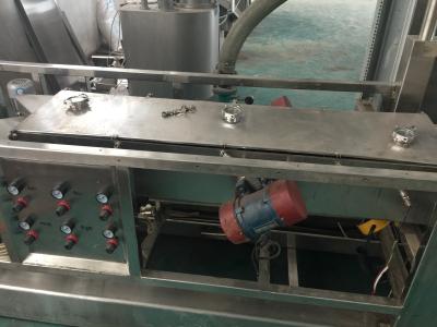 China Fluidized Vibrating Continuous Dry / Wet Granulation Machine With Spray Clean Ball Device for sale