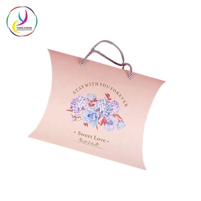 China Recyclable Cute Paper Pillow Favor Box Wedding Favor Gift Candy Boxes With Handle for sale