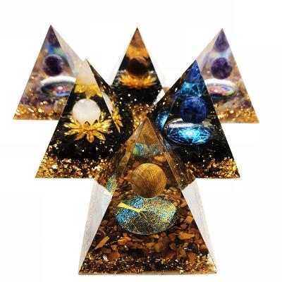 China Wholesale Orgone Pyramid Gravel Energy Resin Orgonite Crystal Pyramid 7 Chakra Crystal Pyramid from China for sale