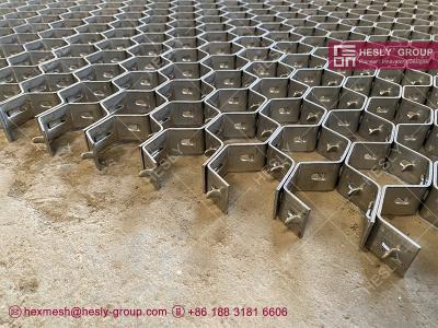 China Refractory Hexmesh for catcher pipe | 580x1000mm | 3/4