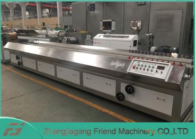 Chine Vis 4m/Min Wpc Extrusion Machine, chaîne de double de GV de production de Decking de Wpc à vendre