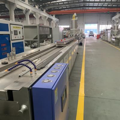 Chine chaîne de production en plastique de profil de meubles de la largeur 55kw de 180mm à vendre