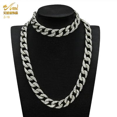 China Hip Hop Hip Hop Jewelry 24k White Gold Plated Iced Out Diamond Cuban Link Cuban Link Chain Necklace for sale