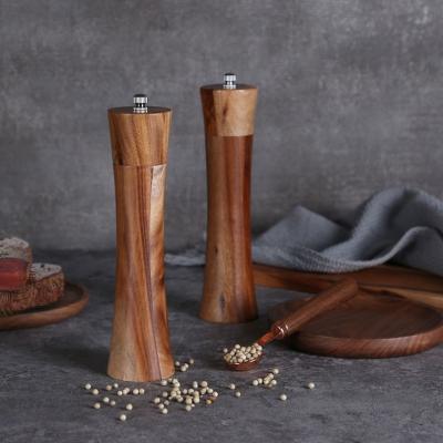 China Sustainable Portable Natural Oak Wood Kitchen Tools Adjustable Coarseness Manual Shakers Salt Pepper Mill Hand Held Manual Grinder for sale