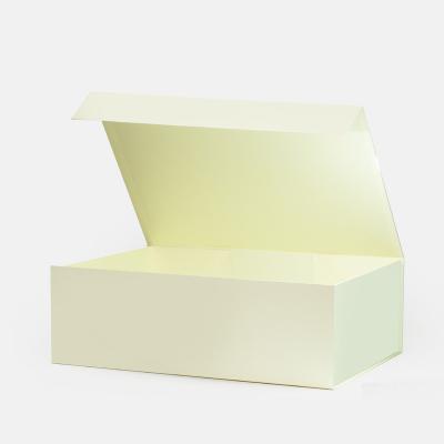 China Recyclable High Quality Custom Magnetic Closure Luxury Clothing Box Packaging Gift Box for sale