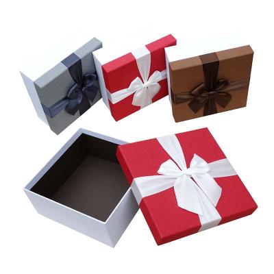 China Recyclable Hign End Shipping Boxes Clothing Cardboard Custom Packaging Paper Gifts Box With Ribbon for sale