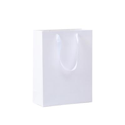 China Hot Selling Luxury Custom White Recyclable Paper Gift Shopping Bag With Handle for sale