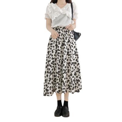 China 2022 Summer Women's Bust Skirt Anti-static Slim Mid Length New Daisy Printing High Waist Daily Casual Long Skirt for sale