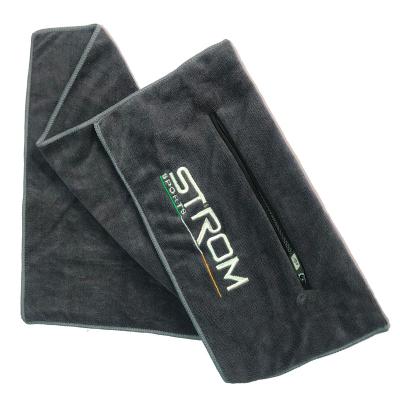 China Hypoallergenic Sports Gym Fitness Towel With Zipper Pocket Bench Logo Magnetic Custom Cotton / Microfiber Sweat Towel for sale