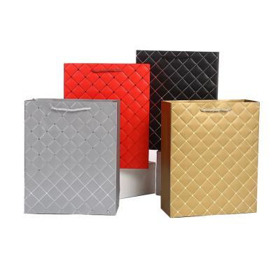 China Recycled materials wholesale simple thickened gold stamping ivory board bag birthday gift paper bag handbag for sale