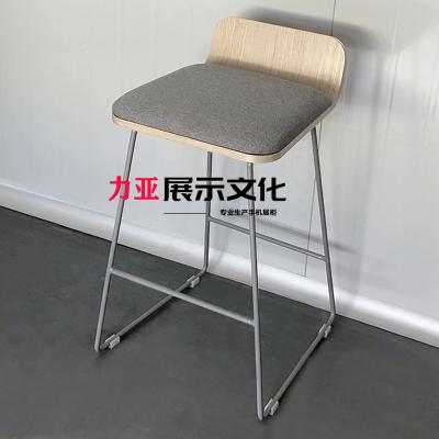 China Mobile Phone Store Office Table Chair Metal Base Cafe Retail Store Experience Cooling Wooden Chairs for sale