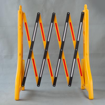 China S-1643 Road Safety Plastic Expandable Yellow And Black Plastic Road Barrier for sale