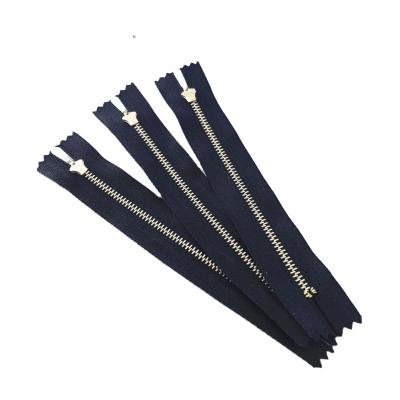 China Durable Long Chain Jacket 4mm Magnetic Puller 8 5 Custom Metal Band Zippers Zippers Slider Roll Gold Logo Open Close End Metal Zippers for sale