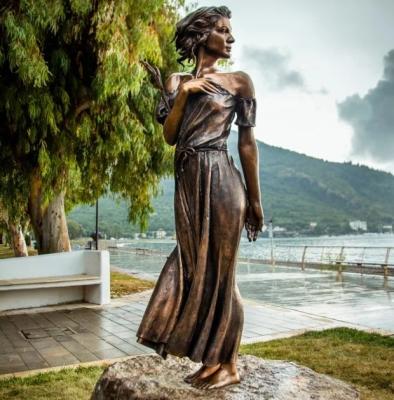 China Outdoor Life Size Hand Made Metal Woman Figure Art Sculpture Bronze Sexy Girl Statue For Sale for sale